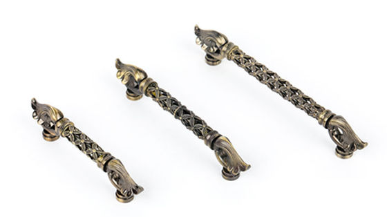 Spitzen-Hardware-Zug behandelt das Openwork überzogene mit Blumengold des Muster-24K
