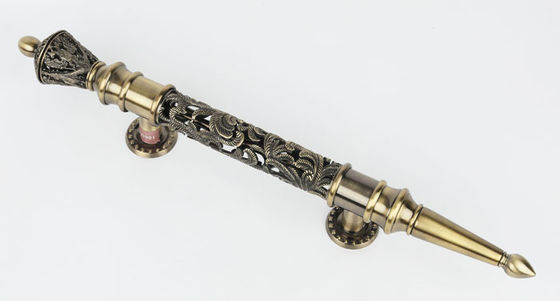 Küchen-Weinlese-Tür-Hardware-Zug-Griffe ziehen externer Schrank-Openwork mit Blumenmuster 24K