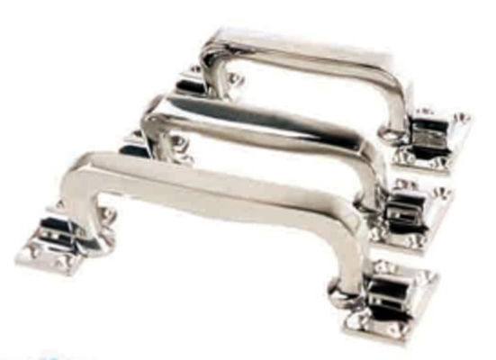 Aus Edelstahl gefertigte Handgriffe